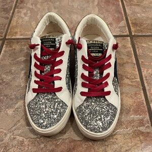 NWT Vintage Havana Silver Glitter Sneakers
